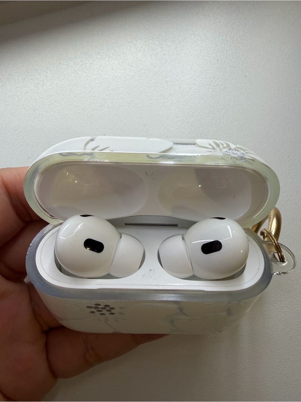 Apple Airpods Pro 2nd Generation MagSafe + Box and accessories - Picture 7 of 15